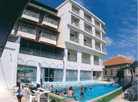 Le Crillon, hotel v destinaci Broummana