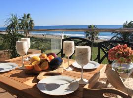 LUXURY GAVA BEACHFRONT APARTMENT BARCELONA, hotel in Gavà