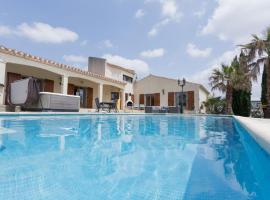 Modern villa with private pool, hotel in Félines-Minervois