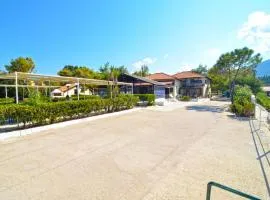 Oasis Beachfront Studios & Apartments, by ZanteWize