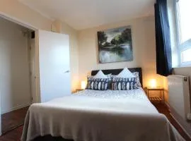 Chelsea off Kings Road One Bedroom Apartment with balcony