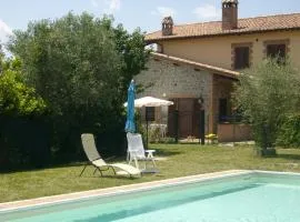 La Loggina Maxi con 2 giardini recintati privati