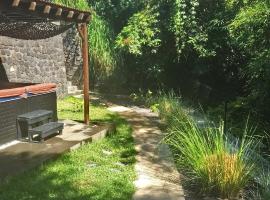 Les Bambous, hotel v destinaci Petite Ile