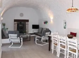 Cuevas Adonia
