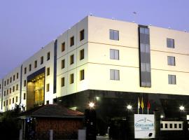 Gokulam Park Sabari-Siruseri SIPCOT, hotel con piscina en Chennai