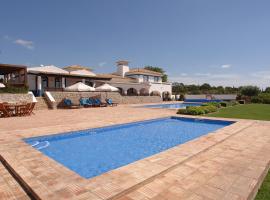 Malhadais Villa Sleeps 14 Pool Air Con WiFi, hotel i Malhadais