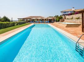 Malhadais Villa Sleeps 8 Pool Air Con WiFi, hotel in Malhadais