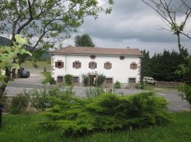 Hostal Venta San Blas, hotel with parking in Almándoz