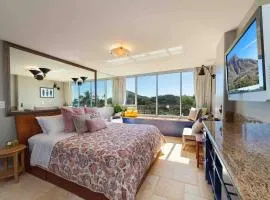 @ Marbella Lane Studio, 15 steps from the Beach, 11 mins from the Airport