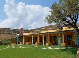 Rooster Guesthouse Rooms, hotel in Kypri