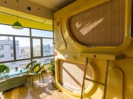 Wuwei Qiyou Space Capsule Hostel、Wuweiのホステル