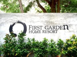 First Garden Home Resort, hotel u gradu Si Sa Ket