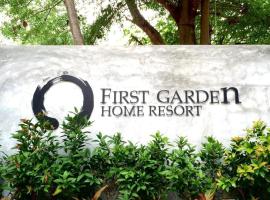 First Garden Home Resort, bed & breakfast σε Si Sa Ket