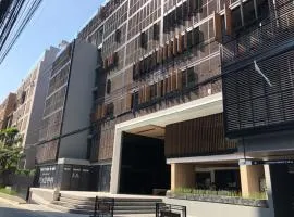 Sukhumvit Asok Modern Suite