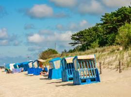 Ferienwohnung Möwe mit Balkon, ein Strandkorb im Sommer und 2 Fahrräder，位于岑平的酒店