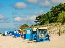 Ferienwohnung Möwe mit Balkon, ein Strandkorb im Sommer und 2 Fahrräder