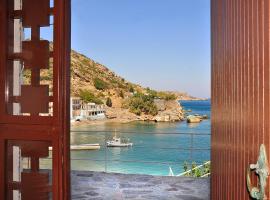 Marina Hotel, hotel di Agios Kirykos