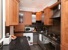 Lace Market Apartments - City Centre - 4 Beds Apartment with 2 Bathrooms and full Kitchen in George Street - close to Victoria Centre Shopping Centre and the Mercure Hotel - Outdoor Parking for Cars or Vans at five pounds a day