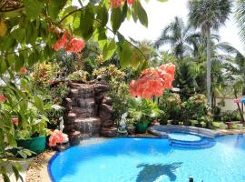 Luxury Private Villa Near Pattaya Thailand, hótel í Ban Kraek
