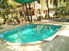 GR Stays 4bhk Private Villa with Private Jacuzzi Pool BAGA, hotell i Baga