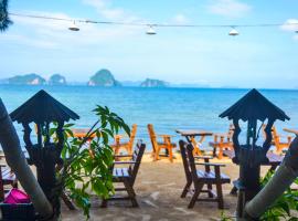 Baan Tubkaek Hotel, tempat menginap di Pantai Tab Kaek