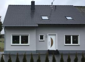 Ferienhaus Auf der Hill, hotel in Büdesheim