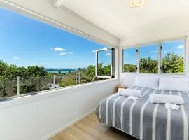 Tiri Cottage - Sea Views in Oneroa by Waiheke Unlimited