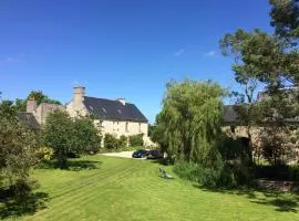 Le Manoir des Doyens Loft - Sleeps 8 - D-Day Museum on-site - Ten Minute Walk to Commonwealth Cemetery!
