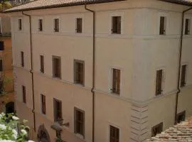 Navona Palace Luxury Inn