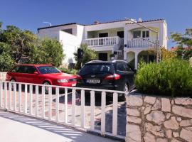 Apartments Bresina, hotel v destinaci Povljana