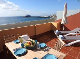 Ocean View Penthouse II: Gran Tarajal şehrinde bir otel