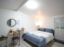 Dhub Hostel Donmueng, hotel cerca de Aeropuerto internacional Don Mueang - DMK, 