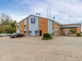 Motel 6-Davenport, IA