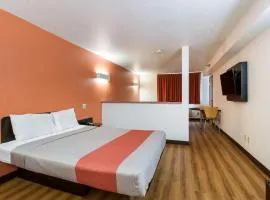 Motel 6-Davenport, IA
