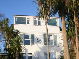 Coast Accommodation, hotel in St Ives