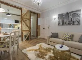Vintage Flat Near Santa Justa's Lift by LovelyStay