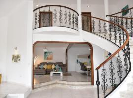 Mansion Almond - SEA, SUN and a charming refuge!، فندق في بول دو مار