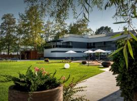 Donautica Hotel & Restaurant, hotel en Fadd-Dombori