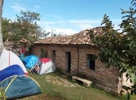 Camping do Cid (no centro), hotel en São Thomé das Letras