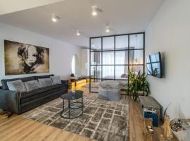 Glossy Lodge, cabin in Thessaloniki