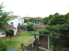 Quinta dos Figos "5 Trevos GOLD", alojamento de turismo rural em Praia da Vitória