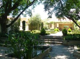 Moon and Sixpence Garden Guest House, hotel v destinaci Muldersdrift