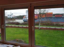 Ferienwohnung mit wunderschönem Blick auf den Nord-Ostsee-Kanal, apartment in Breiholz