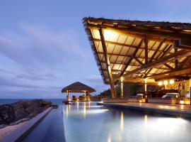 Tadrai Island Resort, hotel dengan kolam renang di Mana Island