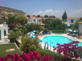 Hylatio Tourist Village, hotel v destinaci Pissouri