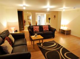 Dufftown Square Apartment, hotel in Dufftown