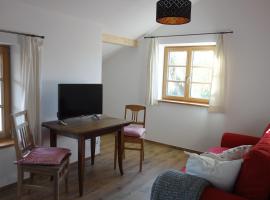 Appartement - Ferienwohnung - FeWo Heuboden, lavprishotell i Emmering
