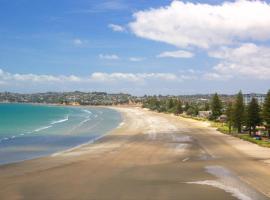 Orewa Kiwi Cabins, apartment in Orewa