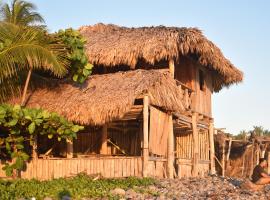 Pelicano Surf Camp, glamping site in La Libertad