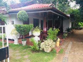 Malee Homestay, hotel s jacuzzi v destinaci Polonnaruwa
